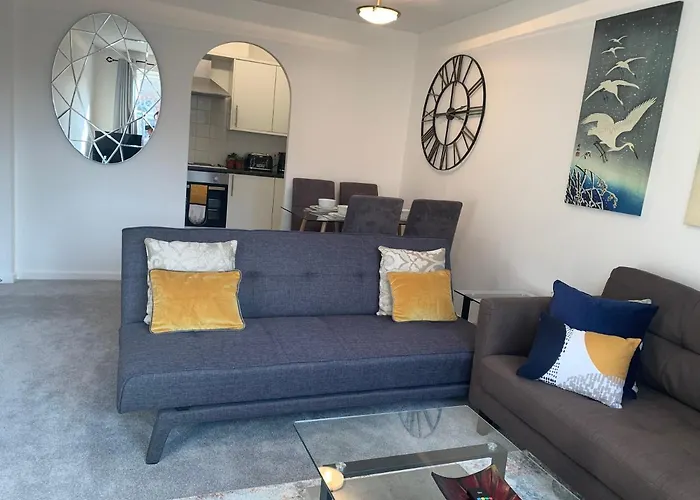 Watford Gemini - Eton 1 - Nr Watford Junction, M1 ,M25