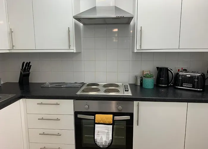 Watford Gemini - Eton 1 - Nr Watford Junction, M1 ,M25