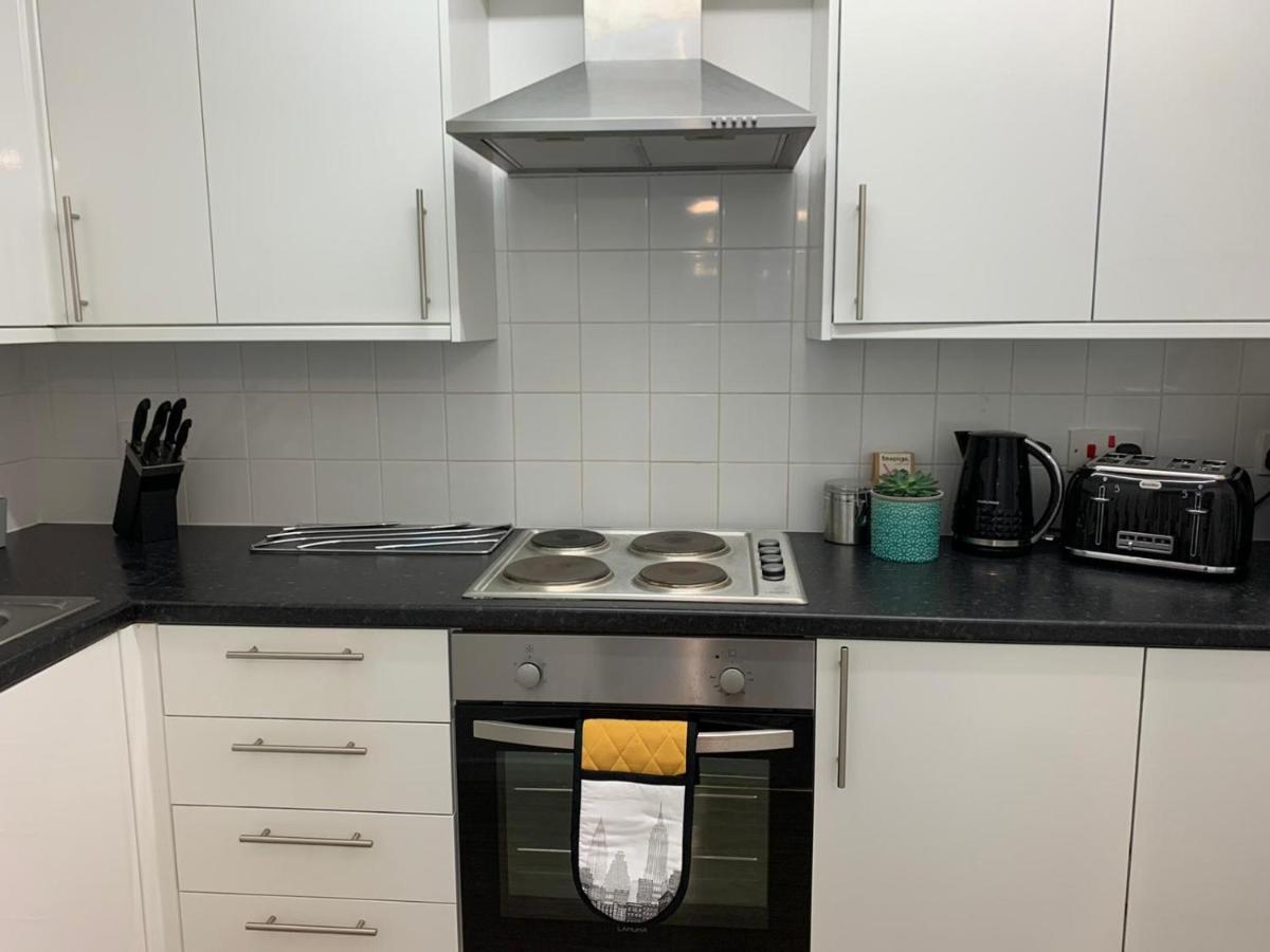 Watford Gemini - Eton 1 - Nr Watford Junction, M1 ,m25 Уотфорд